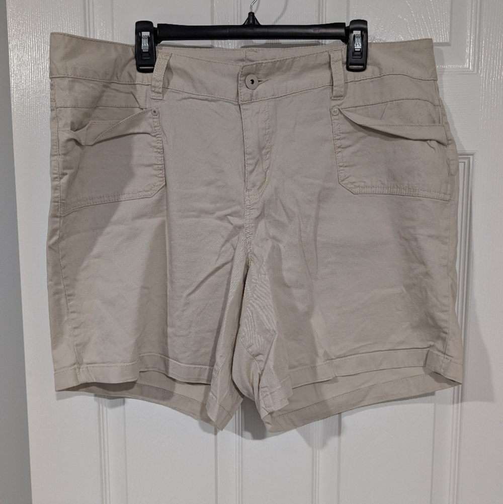 Lane Bryant Light Khaki Tan Shorts in Size 18